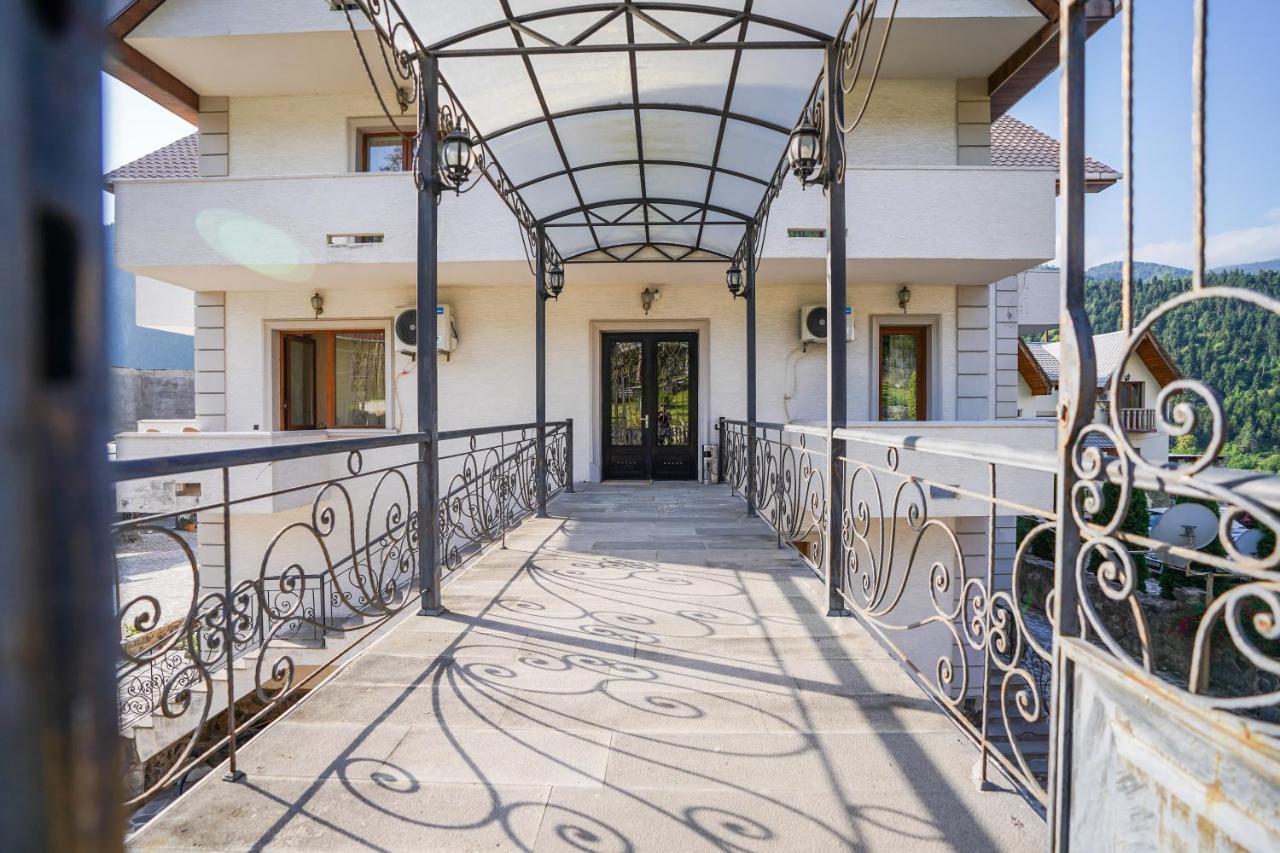 Natali Hotel Borjomi ภายนอก รูปภาพ